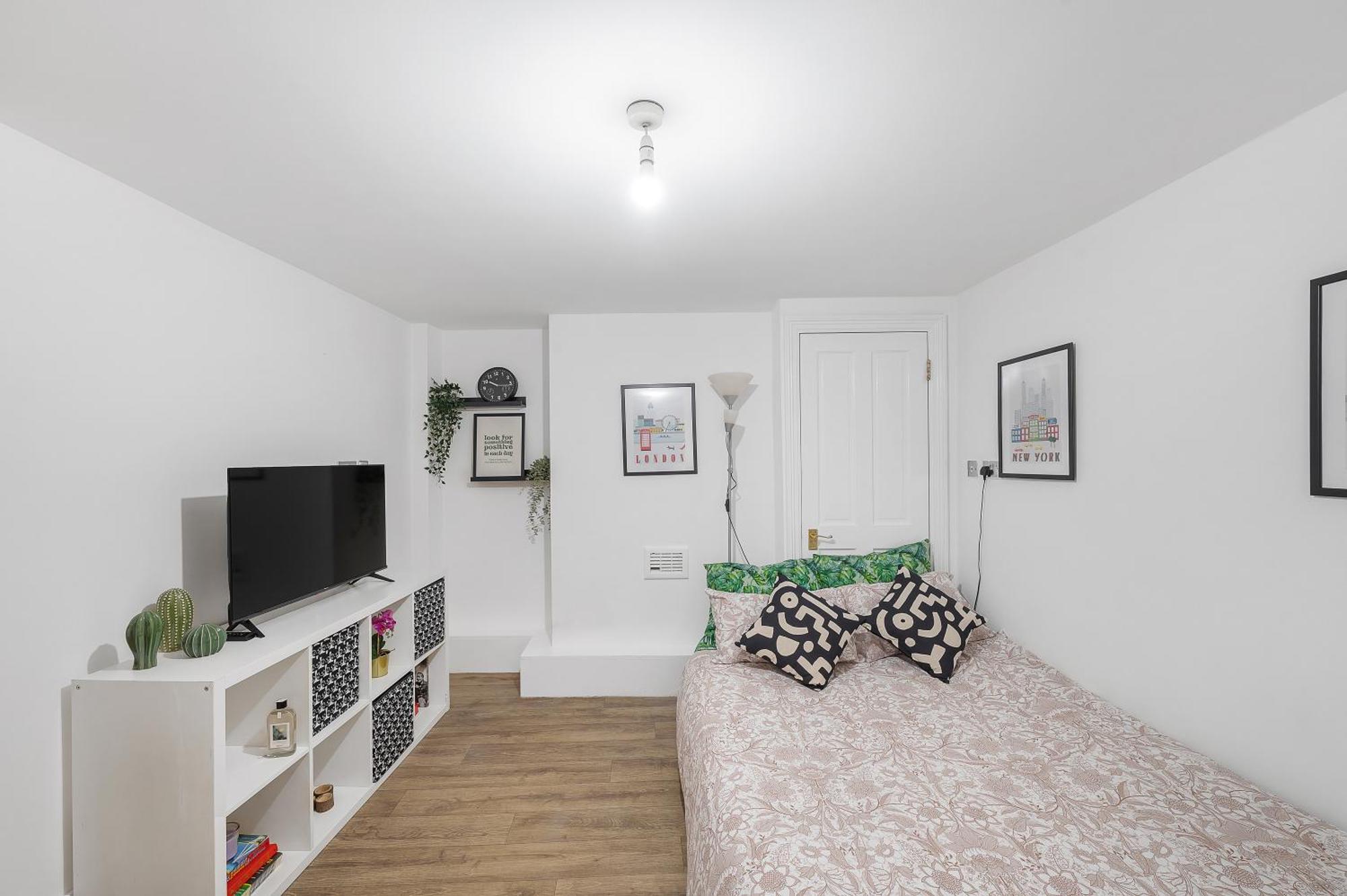 Appartement Well Connected 2 Bedroom Flat With Ensuite Bathrooms In Se5 Londen