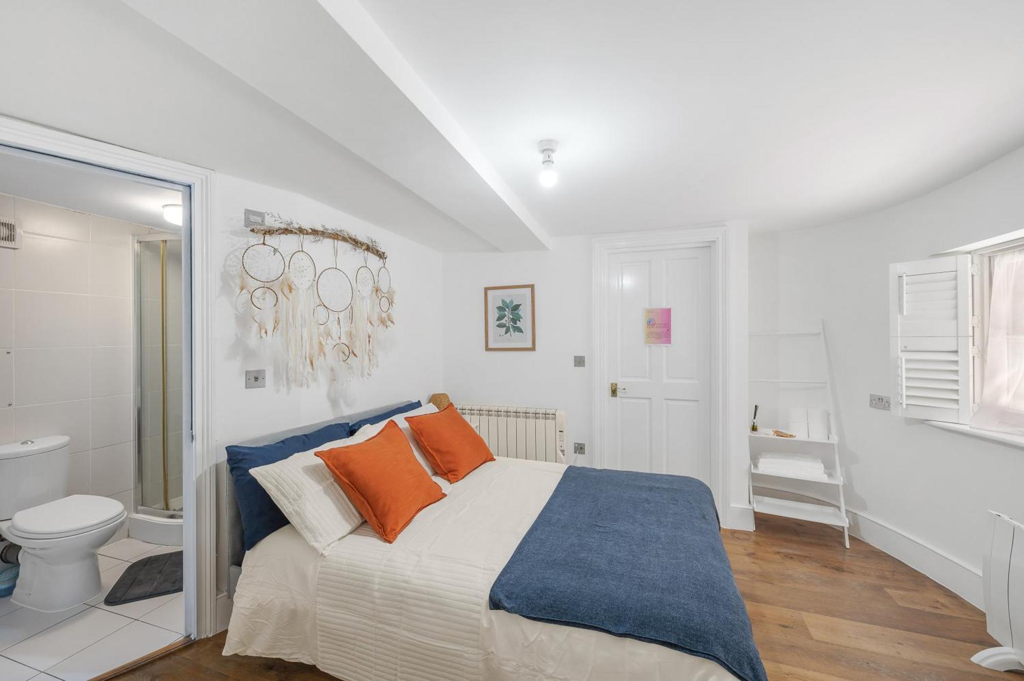 Appartement Well Connected 2 Bedroom Flat With Ensuite Bathrooms In Se5 Londen