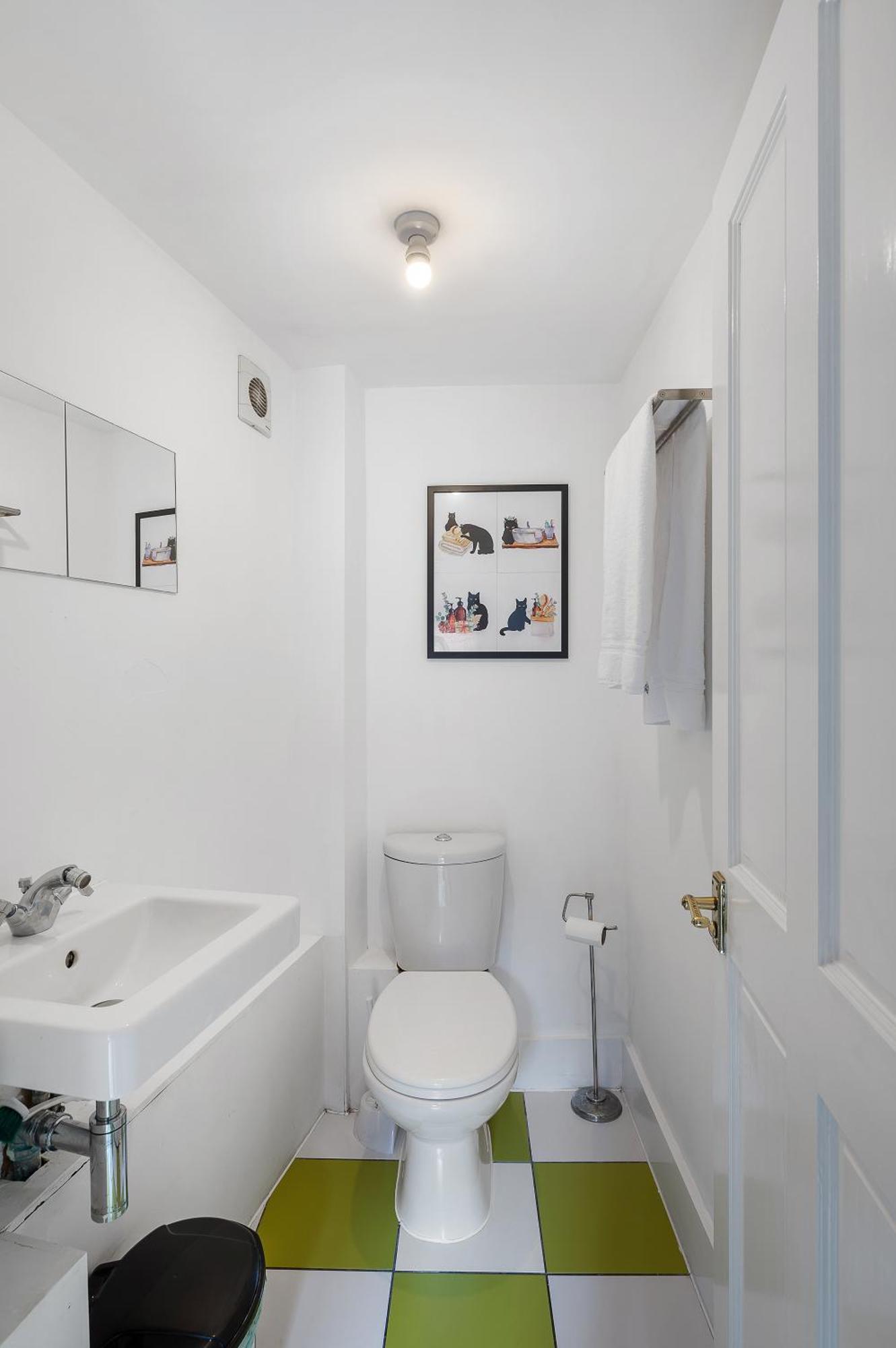 Well Connected 2 Bedroom Flat With Ensuite Bathrooms In Se5 * Londen