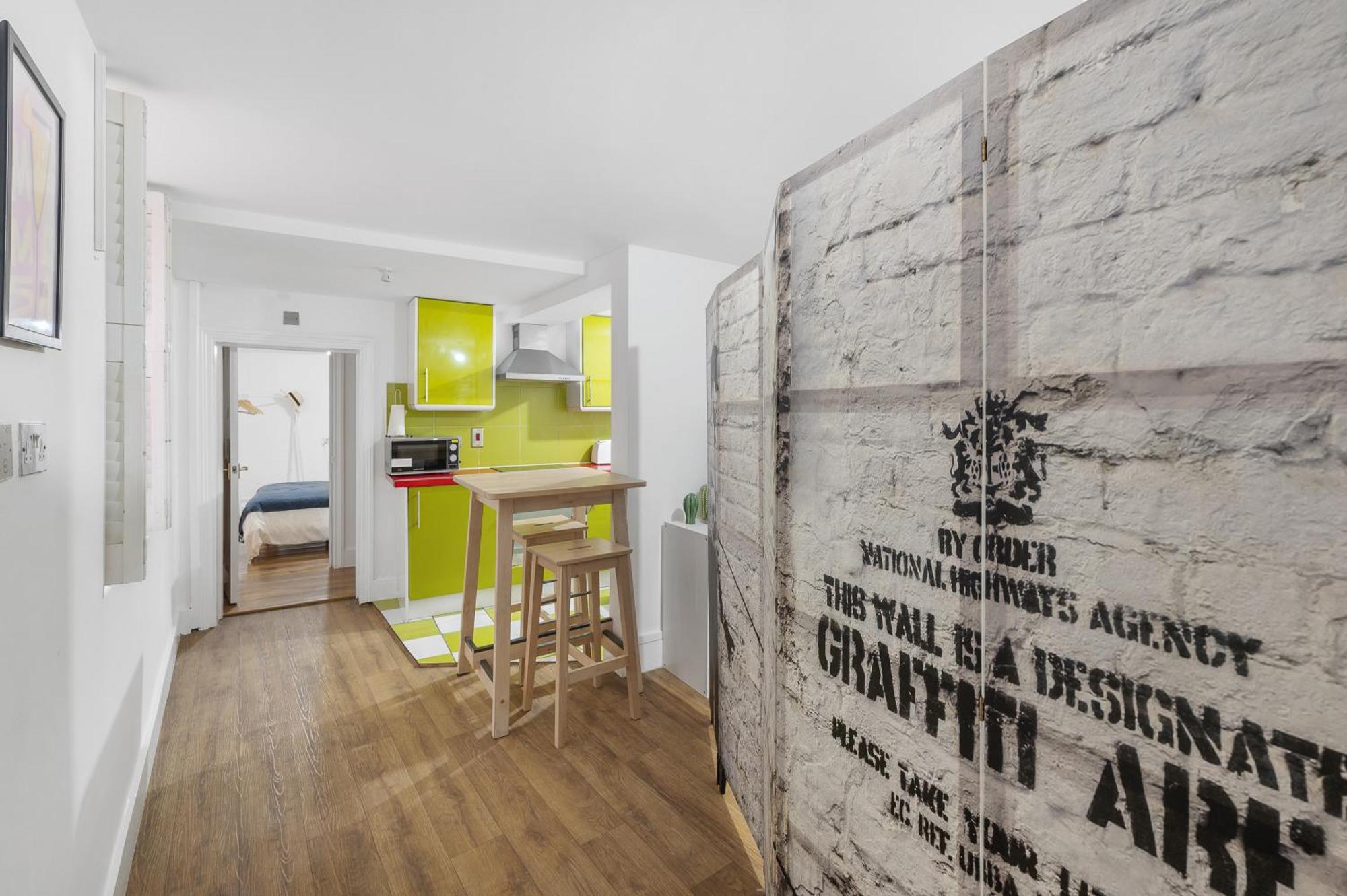 Well Connected 2 Bedroom Flat With Ensuite Bathrooms In Se5 * Londen
