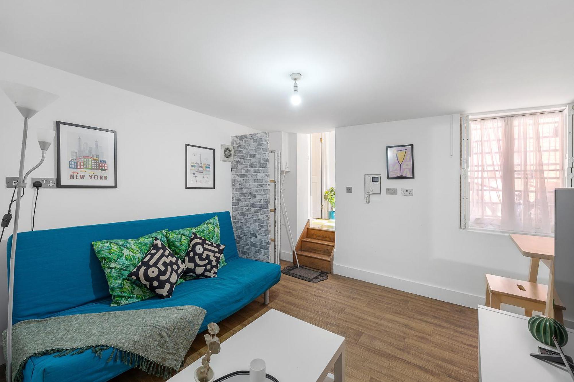 Well Connected 2 Bedroom Flat With Ensuite Bathrooms In Se5 *